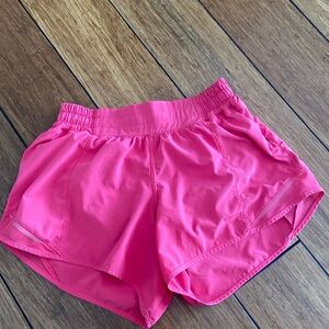 Lululemon Hotty Hot low rise 4 inch shorts size 6